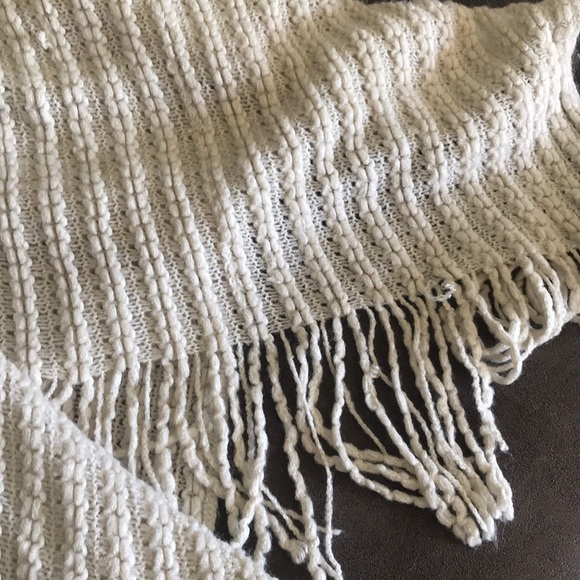 creamy tan boho chic cozy poncho with fringe🌻🍂 - Picture 5 of 8